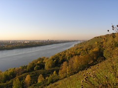 Вид с откоса на реку Оку и заречную часть города