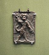 Plaque en bronze représentant Pazuzu, servant d'amulette, v. 800-500 av. J.-C. British Museum.