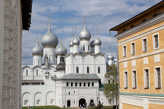 40. Успенский собор и Воскресенская церковь, Ростов Великий. Автор — Absent-08