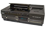 VHS-Videorekorder SABA VR 6010 von 1981 (OEM-Gerät von JVC)[13]