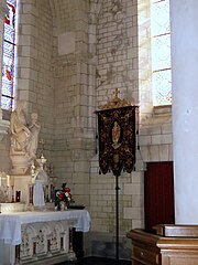 Chapelle latérale et bannière.