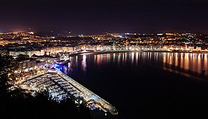 English: San Sebastian seen at night photograp...