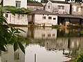 Ancien quartier au bord d'un canal.