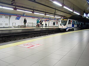 Sol station - Madrid Metro line 2 - 2.2.2014.JPG