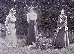 Suffragettes Annie and Kitty Kenney, Adela Pankhurst in 1910