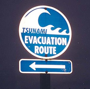 English: Tsunami Evacuation Route signage sout...