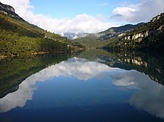 Juny: Embassament d'Ulldecona, a la Tinença de Benifassà, replega les aigües del riu de la Sénia a la seua conca alta.