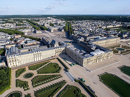 Vue aérienne de Versailles.jpg