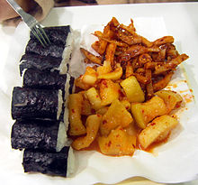 Un plato de Chungmu gimbap