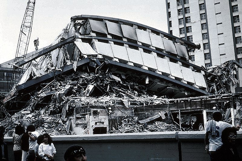 File:1985 Mexico Earthquake - Pina Suarez Apartment Complex.jpg