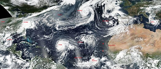 Pohjois-Atlantin ja Välimeren sääjärjestelmiä NOAA-20 -polaarisääsatelliitin usean ylilennon kompositiokuvassa 17.9.2020.