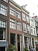 Huis met gevel onder rechte lijst