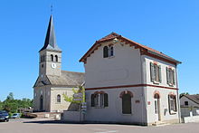 Ang Simbahan ug Old Post Office sa Saint-étienne-en-Bresse