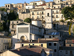 Buonalbergo - centro storico con Chiesa Madre.jpg