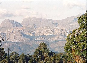 Blick vom Ort Chimanimani auf einen Teil des Nationalparks