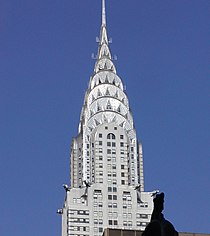 Coronamiento art decó del Edificio Chrysler en Nueva York, construido 1928–1930