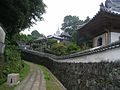 Kuil Komyo (depan), Kuil Zuiun (tengah), dan Gereja Katolik Santo Fransiskus Xaverius.