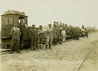 Вузкакалейная станцыя Пронькі з нямецкімі салдатамі, 1917 год.
