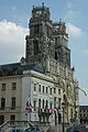 L'Hôtel de Ville et la Cathédrale.