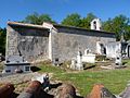 L'église entourée du cimetière