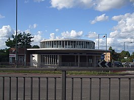 Hanger Lane stn building.JPG