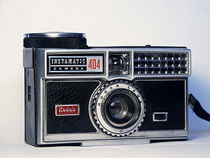 Instamatic 404, with selenium meter-controlled aperture, Cooke triplet lens and spring wind