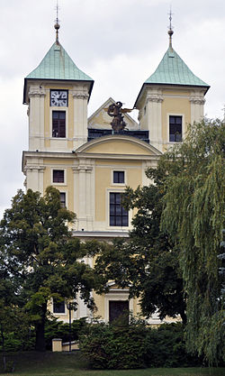 Průčelí děkanského kostela sv. Michaela archanděla v Litvínově