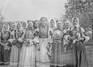 Хоровая группа сетуских женщин. Деревня Веретиня, 1912 год