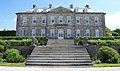 Antony House, Gebäude am Vorhof, Mauern und Pfeiler