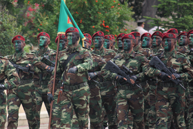 Парадный расчёт отряда специального назначения Внутренних войск Азербайджана на военном параде в Баку в 2011 году