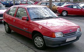 Opel Kadett E в трёхдверном кузове хетчбэк.