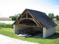 Lavoir, près de l'étang à Poisieux juste à l'entrée du village.