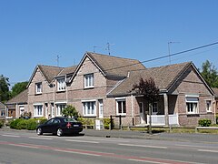 Des habitations groupées par cinq.