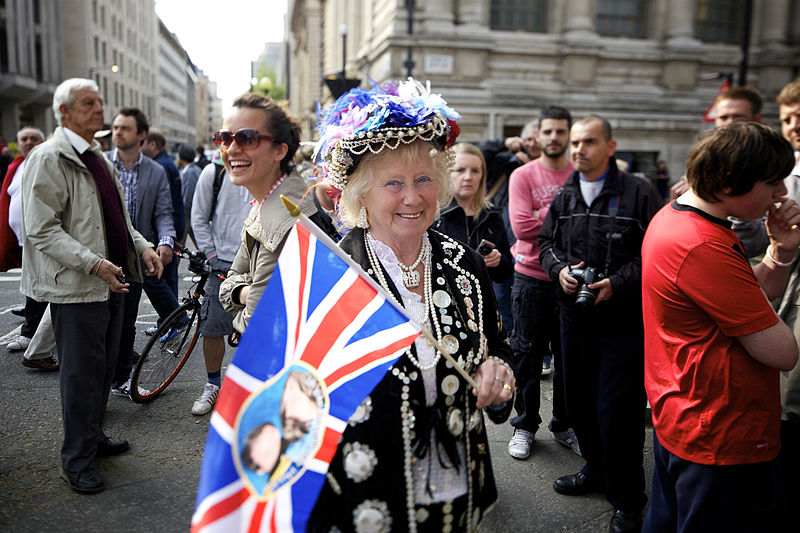 Royal Wedding pearly supporter