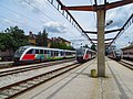 Bahn­hof Var­na, drei Sie­mens-De­si­ro-Die­sel­trieb­wa­gen