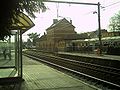 Het stationsgebouw van Heide gezien vanaf het oude perron