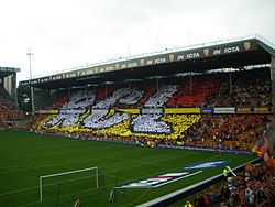 Tifo lensois lors du derby au stade Félix-Bollaert en 2009.