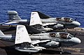 Zwei Prowlers an Bord der USS Kitty Hawk (CV-63)