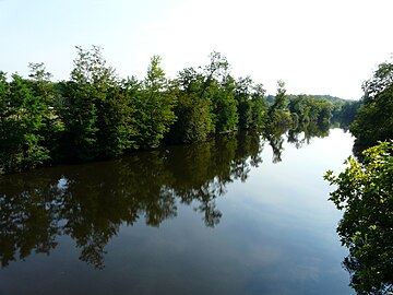 La Vézère en limites de Pazayac (à droite) et de Mansac (en rive opposée).