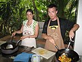 Wok cooking met schorten voor, in Thailand
