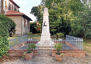 Le monument aux morts.