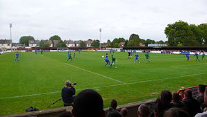 Das Kingsmeadow im Jahr 2007 beim Spiel AFC Wimbledon gegen den FC Ramsgate