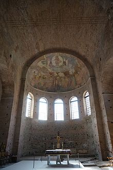 Interior of the Rotunda of St. George, Thessaloniki, with remnants of the mosaics Abside 00311.JPG