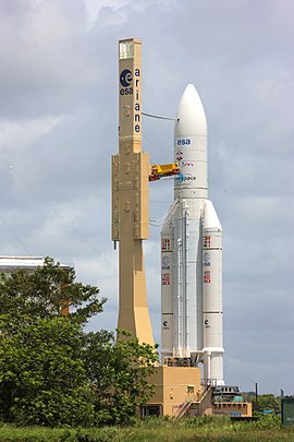 Ariane 5 ES yang mengangkut ATV-4 didalamnya sedang menuju landasan peluncuran roket pada Juni 2013.