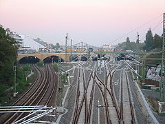 Na de verbouwing: links de S-Bahn, rechts de spoorlijn gezien uit het westen, 2005