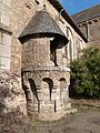 Chaire extérieure romane de l'église de La Madeleine de Merdrignac, Côtes-d'Armor.