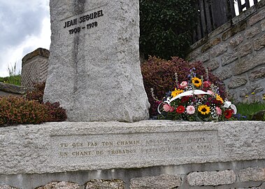 Monument hommage à Jean Ségurel.