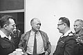 יעקב שפי בשיחה עם שר הביטחון משה דיין הרמטכ"ל חיים בר-לב ומפקד חיל הים, שלמה אראל, 1968.