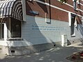 Dichtregel van Rien Vroegindeweij op muur hoek Schietbaanlaan-Heemraadssingel, 2019