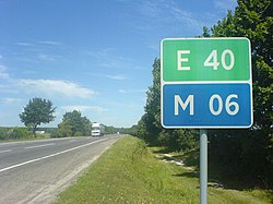 Дорожній знак на автошляху E40 під Бродами